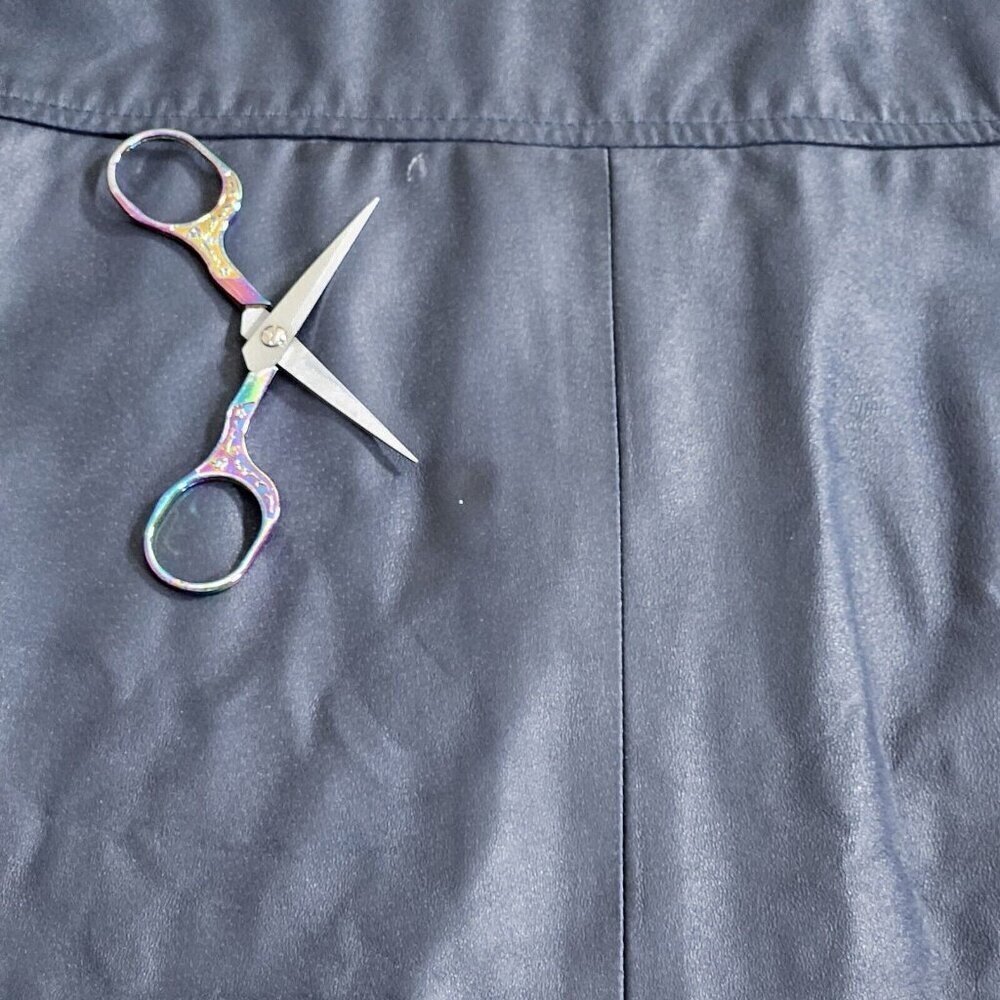 Danier Jacket Womens L Eggplant Purple Leather Pockets Buttons Lined Classic - Picture 14 of 16